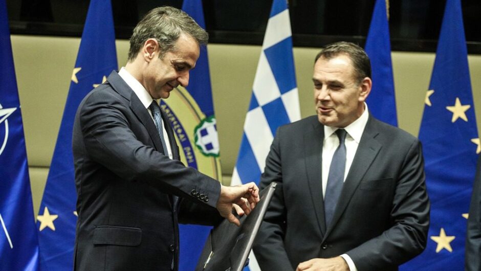 Το στράτευμα, οι διαρροές και η κυβέρνηση που φτύνει τα μούτρα της