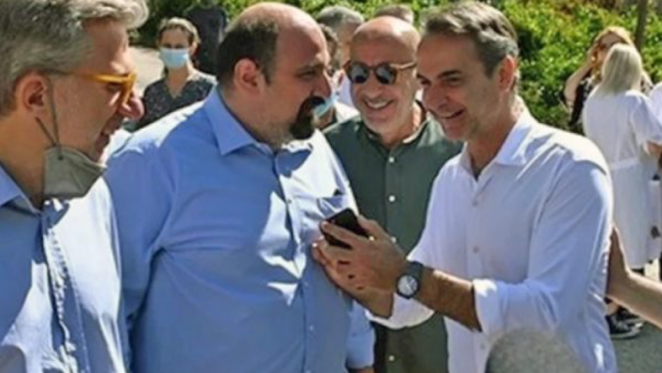 Κυβέρνηση Μητσοτάκη / Αλληλοσυγχαίρονται στης Πεντέλης την ολόμαυρη ράχη