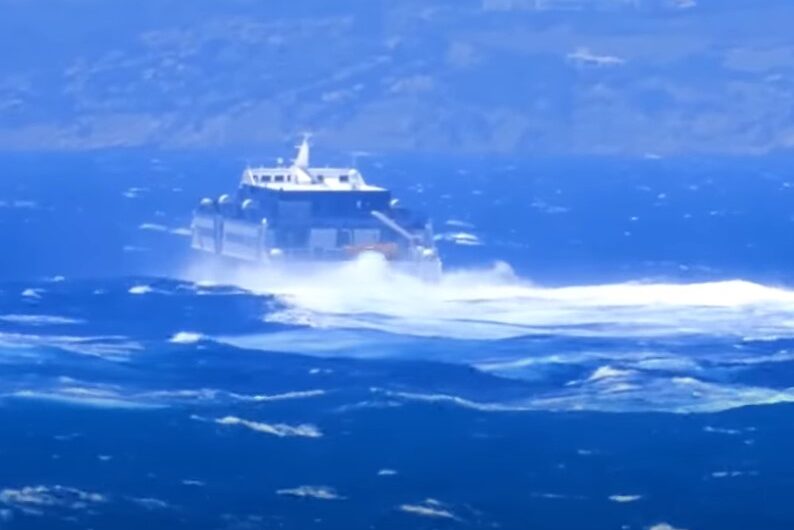 Το Sifnos Jet «δαμάζει» τα κύματα στις Κυκλάδες – Βίντεο που κόβει την ανάσα