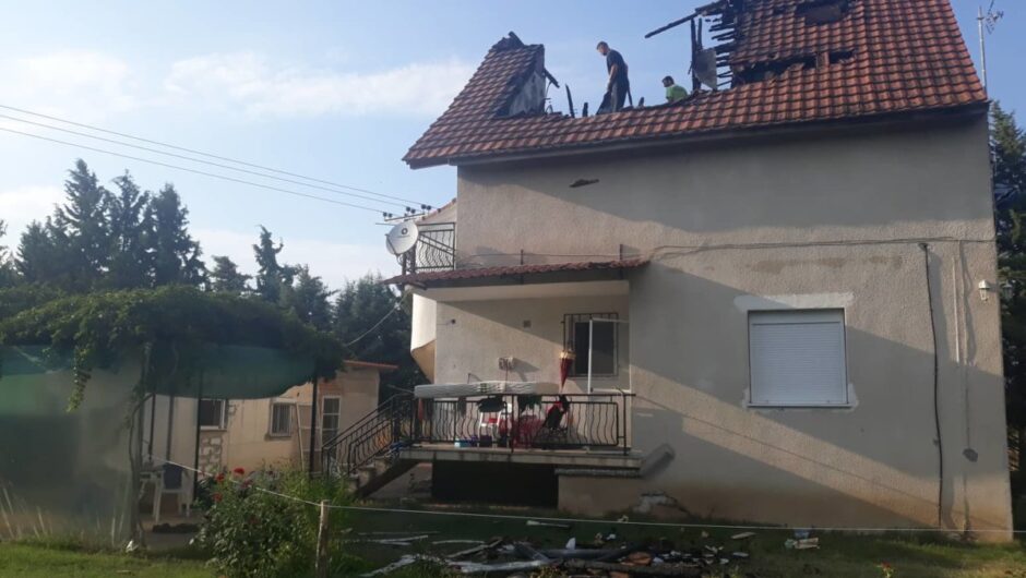 Λάρισα: Συγκλονιστικές φωτογραφίες από το σπίτι που το χτύπησε κεραυνός (φωτ.)