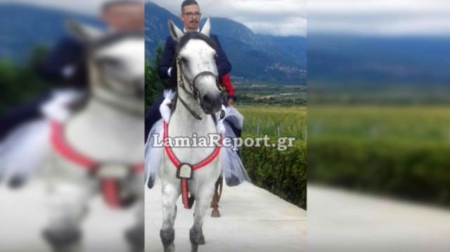 Λαμία: Ο γαμπρός πήγε με κλαρίνα και άλογο στην εκκλησία (φωτ. & βίντεο)