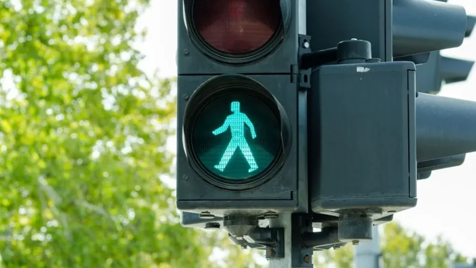 Πρόστιμα για πεζούς έως και 200 ευρώ!