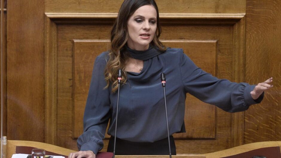 Έφη Αχτσιόγλου / Διπλή εξαπάτηση με το power pass