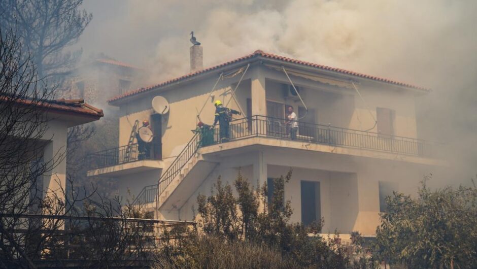 Φωτιά στη Λέσβο / Συνεργάτης του OPEN πήδηξε στην θάλασσα για να γλιτώσει από τις φλόγες