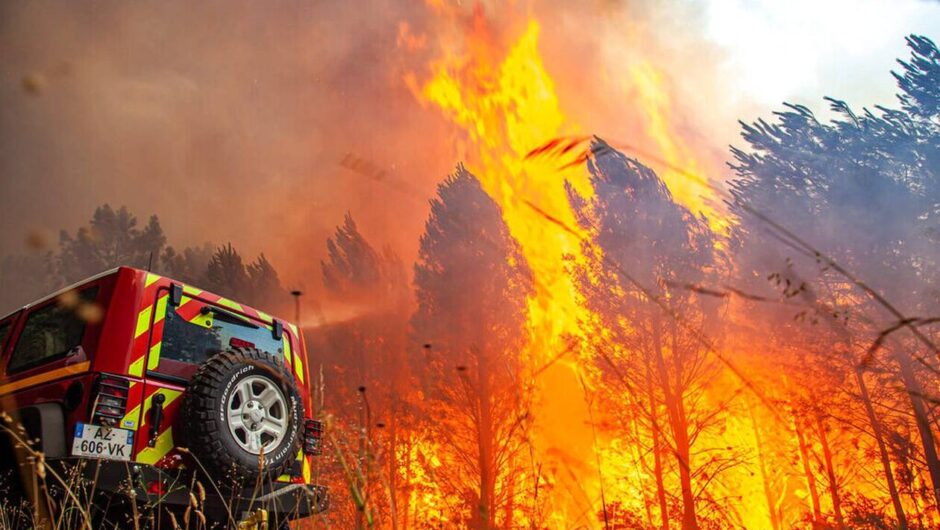 Ο καύσωνας «λιώνει» την Μεσόγειο: Μάχη με τις αβυσσαλέες φλόγες σε Γαλλία, Ισπανία και Πορτογαλία