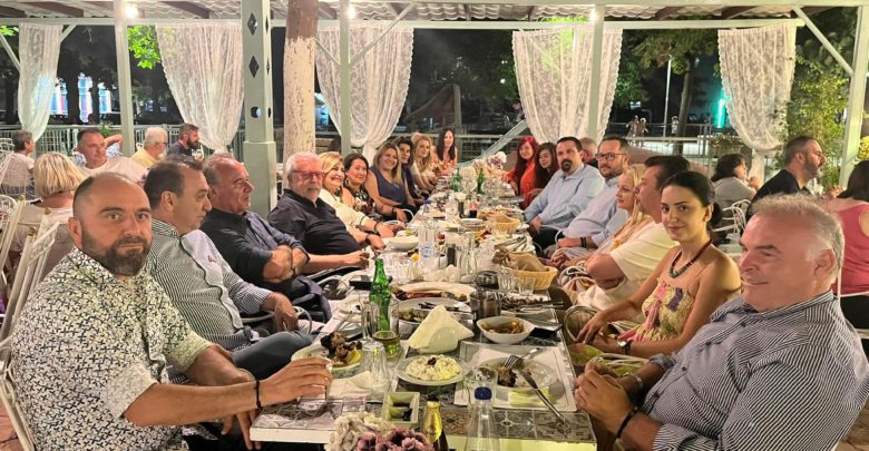 Όμορφη βραδιά και δείπνο με τα τοπικά ΜΜΕ για την Ευαγγελία Λιακούλη (φώτο)