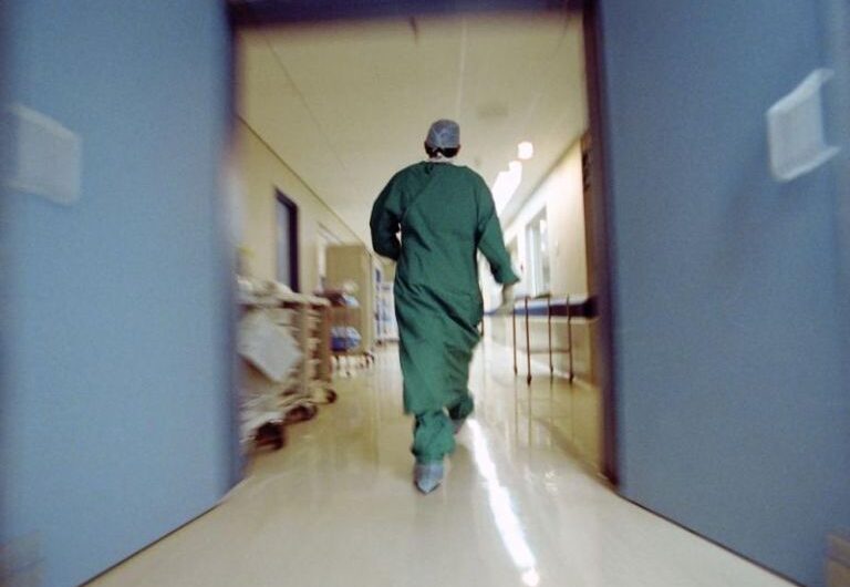 Η συνεχιζόμενη φυγή των γιατρών