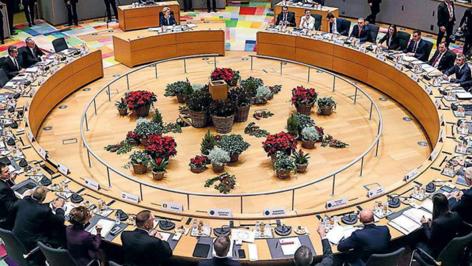 Ευρωπαϊκή Ένωση / Χτυπάνε πάλι οι καμπάνες του δημόσιου χρέους στις Βρυξέλλες