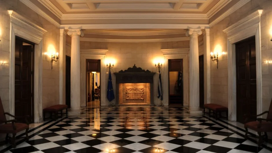 Σχέδια για «τρίτο» πρόσωπο πρωθυπουργό, «ώστε να μην έρθει ο Τσίπρας»