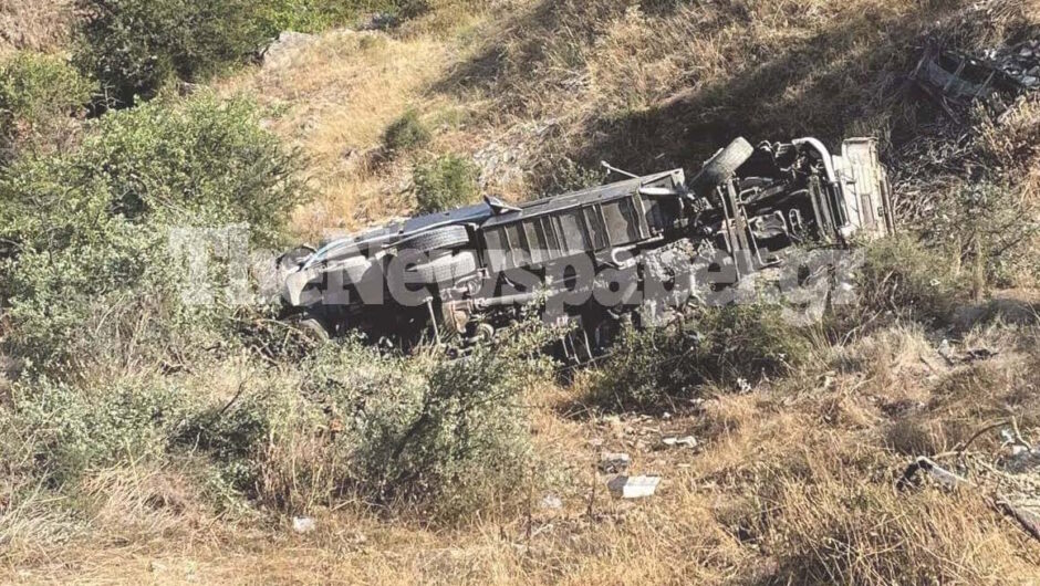 Νεκρός 58χρονος Λαρισαίος σε τροχαίο στο Σέσκλο – Το όχημα έπεσε σε χαράδρα (φωτ.)