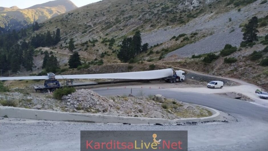 Συνεχίζεται η μεταφορά τμημάτων ανεμογεννητριών για το αιολικό πάρκο στον Τύμπανο (φωτ.)