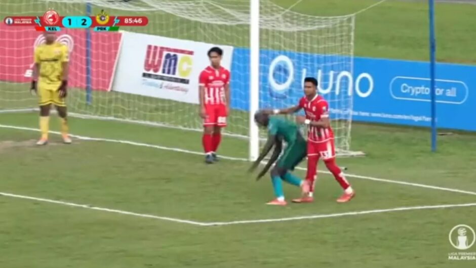 Το… τερμάτισε: Απίστευτο «θέατρο» ποδοσφαιριστή στην Μαλαισία