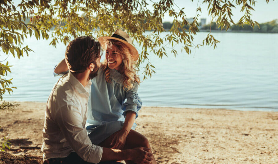 6 πράγματα που συμβαίνουν εντελώς αυθόρμητα μεταξύ των ζευγαριών που είναι πραγματικά ερωτευμένα μεταξύ τους