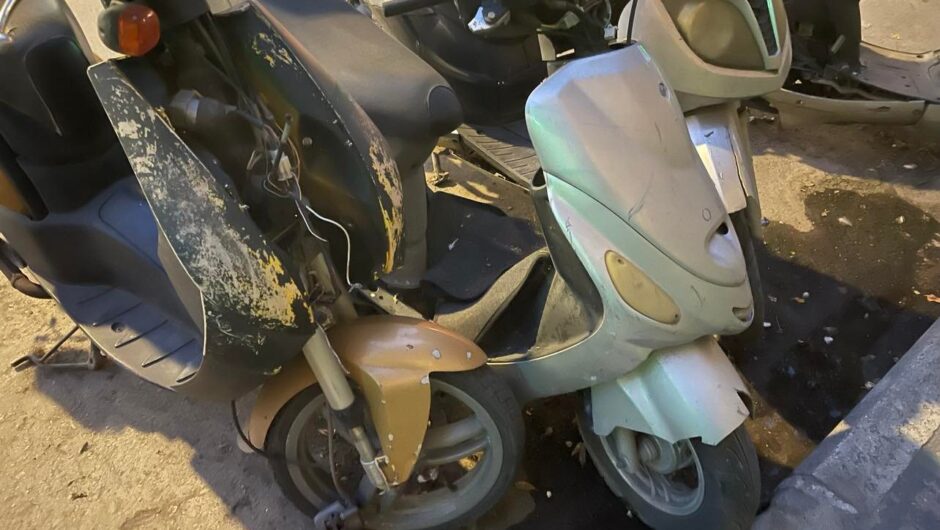 Πιάνουν θέσεις στάθμευσης με χαλασμένα μηχανάκια!