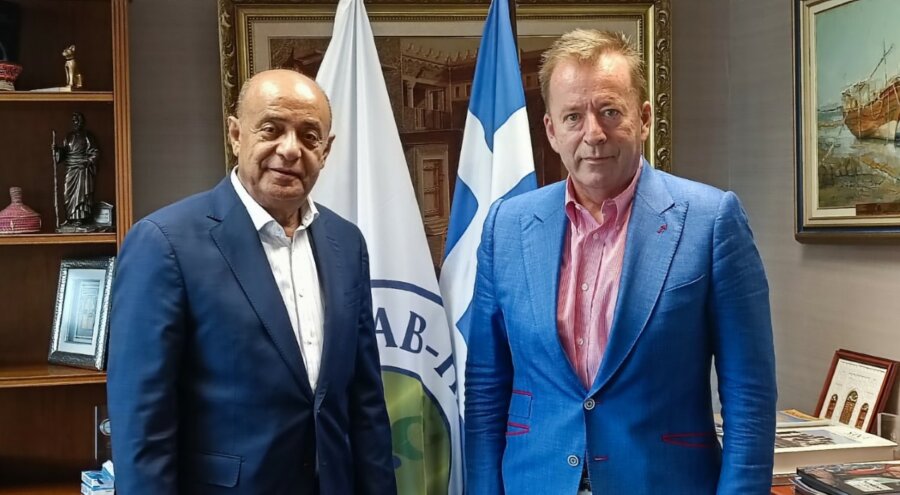 Ελληνο-Αραβική «γέφυρα» από Κόκκαλη για να βρεθούν νέες αγορές για τα αδιάθετα μήλα της Αγιάς