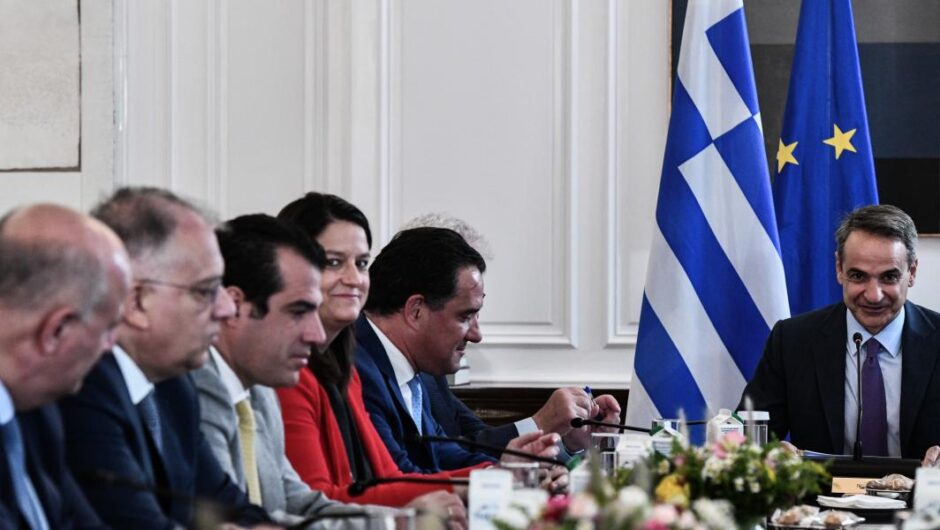 Κυβέρνηση / Εξαγγελία μέτρων υπό το βάρος του σκανδάλου των παρακολουθήσεων