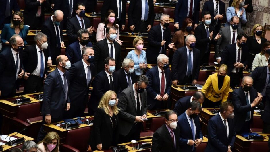 Το τελευταίο τους χαρτί, ο διχασμός