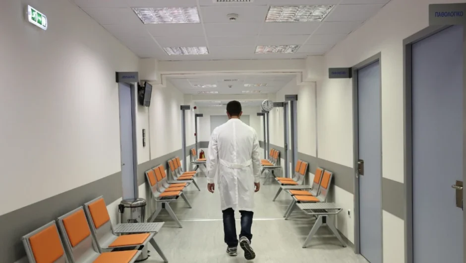 Πάτρα: Πατέρας 3 παιδιών πέθανε στην αγκαλιά της συζύγου του ενώ περίμενε να εξεταστεί στο νοσοκομείο