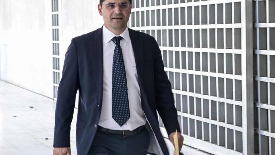 Θανάσης Κουκάκης / Ανάρτησε το τιμολόγιο της Intellexa για το Predator