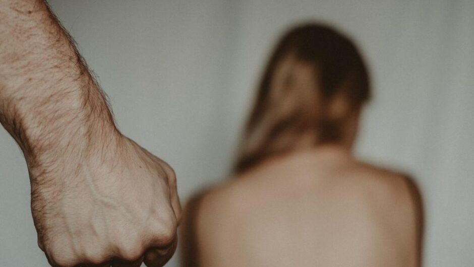 Περιστέρι / Νέα γυναικοκτονία – Νεκρή 17χρονη, αναζητείται ο σύντροφός της