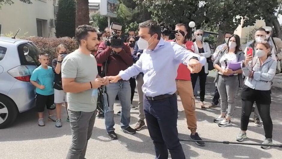 Συγκλονιστική καταγγελία γονέα στον Τσίπρα: «Θέλω το δίκιο του χαμένου παιδιού μου – Είχα σκοπό να έρθω στην πόρτα σας» (Video)