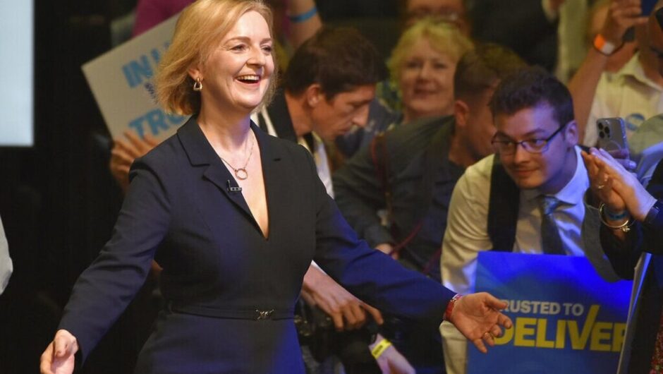 Νέα πρωθυπουργός της Βρετανίας η Λιζ Τρας – Ποια ειναι η τρίτη γυναίκα ένοικος της Ντάουνινγκ Στριτ