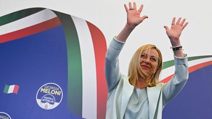 Νίκη της άκρας δεξιάς στην Ιταλία: Η Μελόνι υπόσχεται να κυβερνήσει «για όλους τους Ιταλούς»