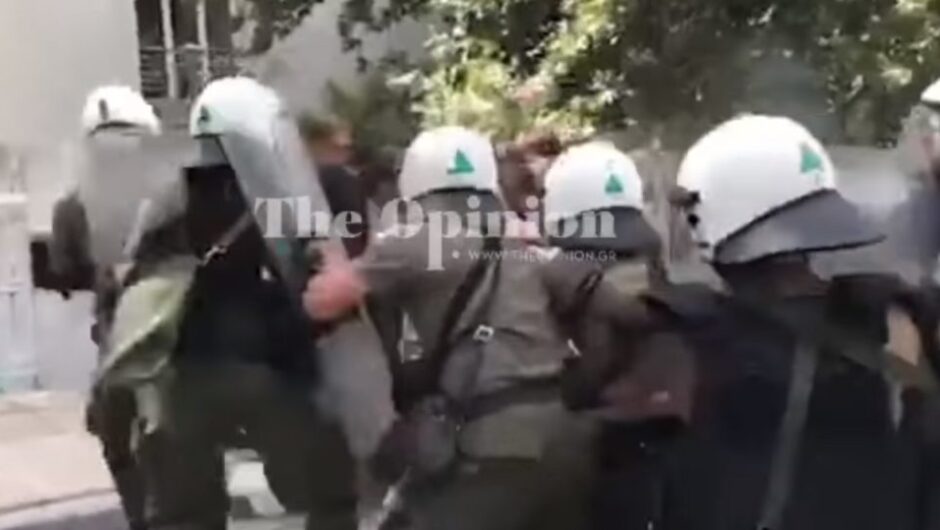 Απίστευτη αγριότητα από τα ΜΑΤ στο ΑΠΘ – Στρίμωξαν και χτύπησαν με μανία τους φοιτητές (Video)