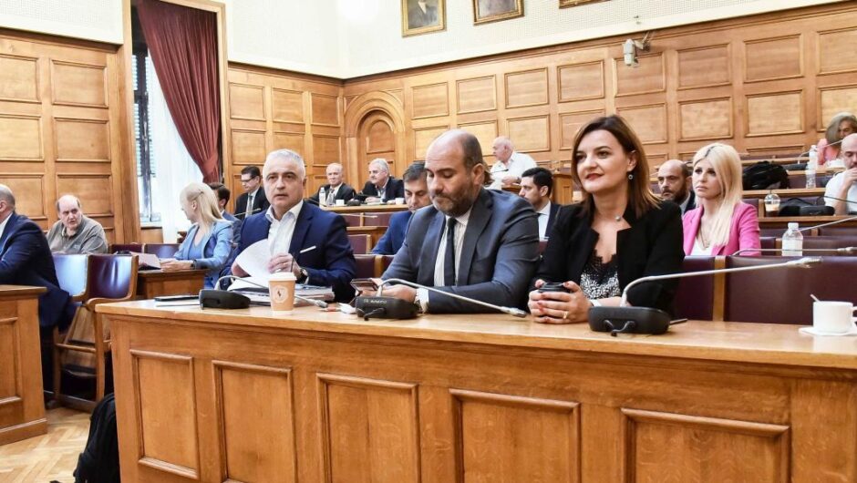 Θεσμική κατάντια και εμπαιγμός