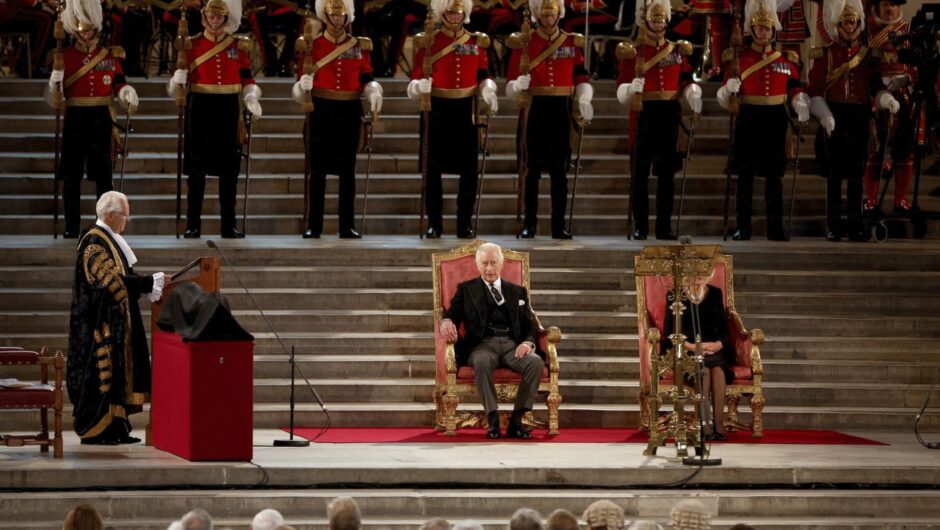 10 εξωφρενικά προνόμια που έχει ο Βασιλιάς Κάρολος