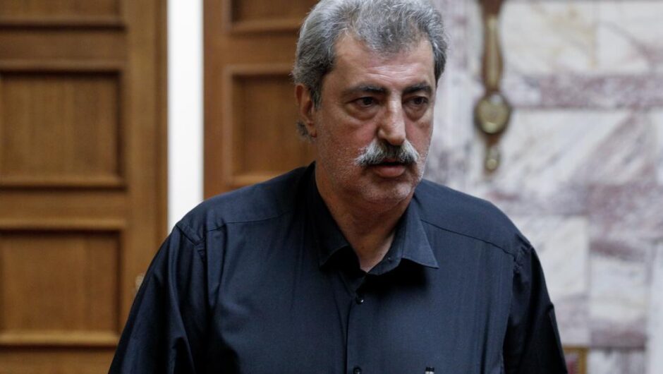 Παύλος Πολάκης / Του έριξαν το προφίλ στο Facebook – Δείχνει την «Ομάδα Αλήθειας»