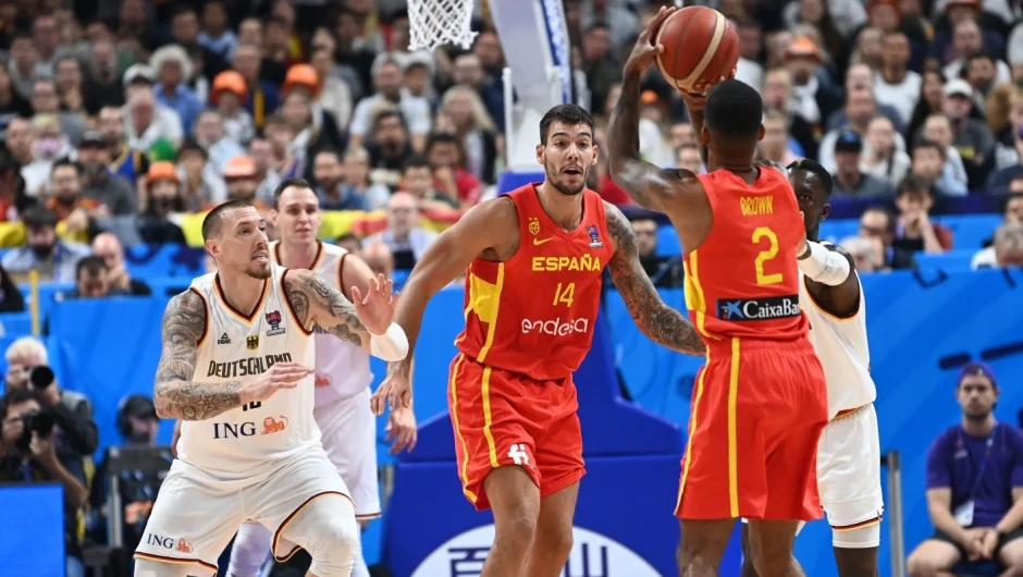 Γερμανία – Ισπανία 91-96: Τη φανέλα θα τη σέβεστε, τη φανέλα (vid)