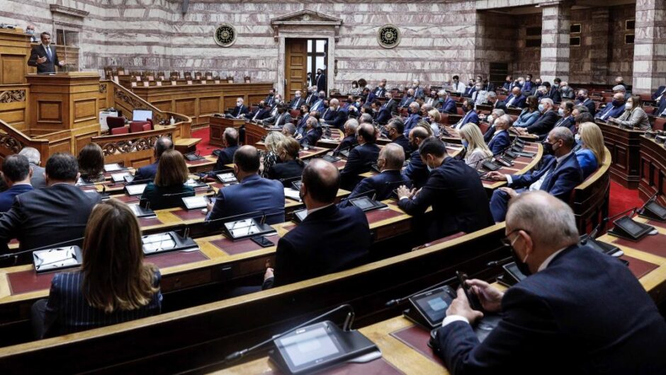 Με τα μούτρα στο δημόσιο χρήμα
