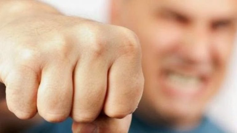 Ηράκλειο: Ο νοικάρης σακάταψε στο ξύλο το ζευγάρι των ιδιοκτητών – Γιατί τους χτύπησε το κουδούνι