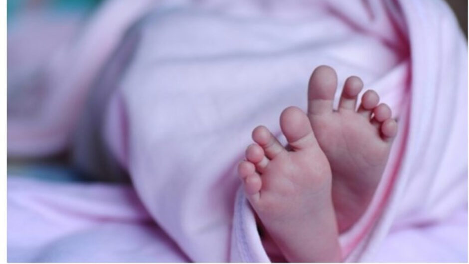 Γεννητούρια στο ασθενοφόρο: Συγκινεί η διασώστρια του ΕΚΑΒ