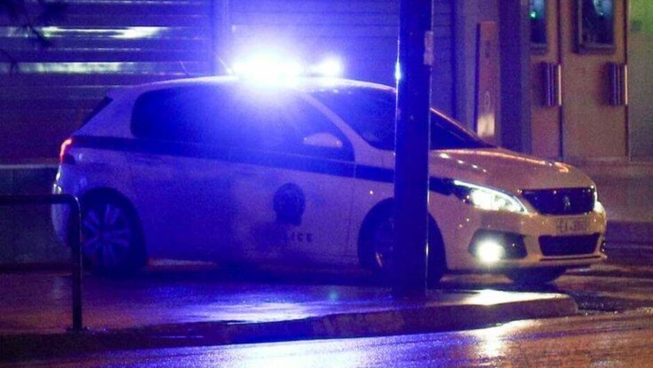 Θεσσαλονίκη: Φωτογραφίες-σοκ από την επίθεση και τον τραυματισμό δύο αστυνομικών σε περιπολικό