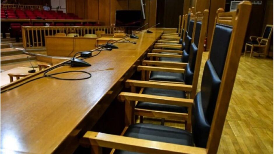 Θεσσαλονίκη: Ξυλοκόπησε τον πατέρα του και στο δικαστήριο τα… βρήκαν κλαίγοντας αγκαλιά – «Μπαμπά μου, συγγνώμη!»