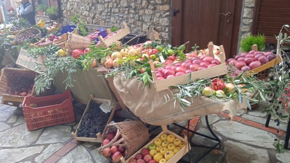 Κοσμοσυρροή για τα «Δώρα της Γης» στην Σκήτη (φωτ.)