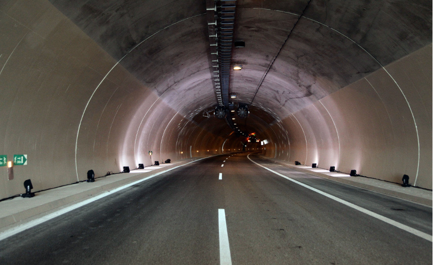 Πότε κλείνουν οι σήραγγες Τεμπών