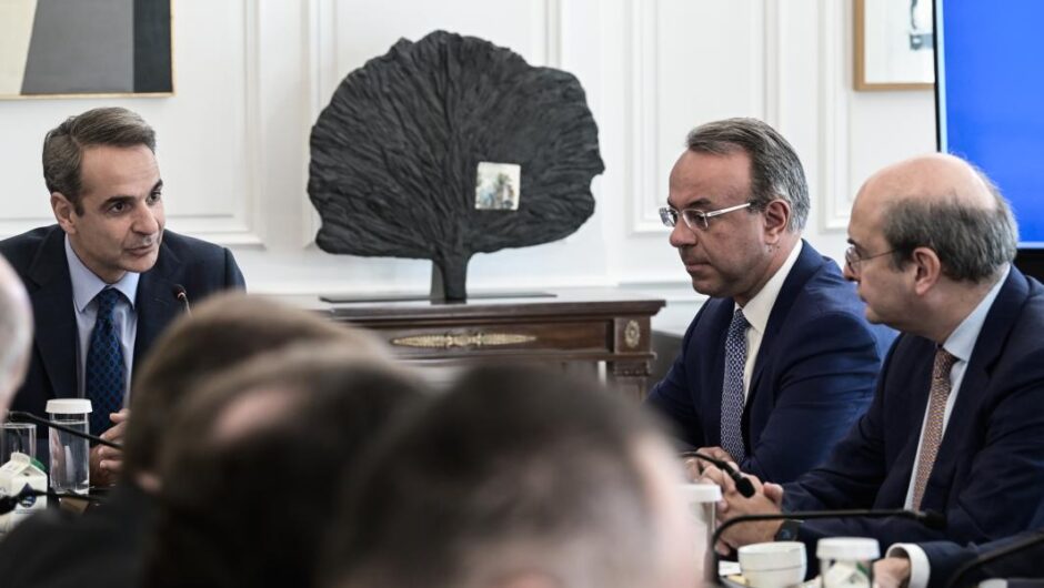 Οχι να φύγουν, να πέσουν πρέπει