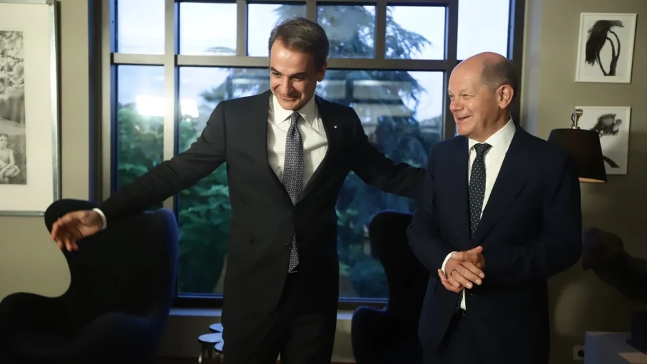 Ο Όλαφ Σολτς στην Αθήνα για να παραλάβει «δώρο» 4 δισ. σε νέους εξοπλισμούς