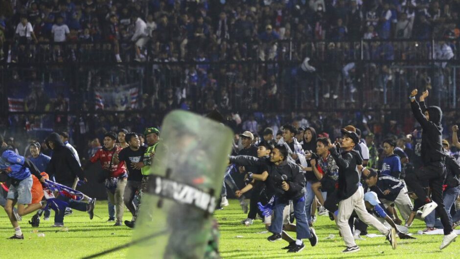 Ινδονησία: Τουλάχιστον 129 νεκροί σε ποδοσφαιρικό αγώνα – Ποδοπατήθηκαν οι θεατές (Βίντεο)