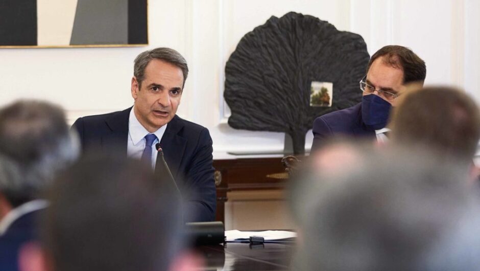 Επιχείρηση «φταίνε οι άλλοι» για να καλυφθεί ο Μητσοτάκης