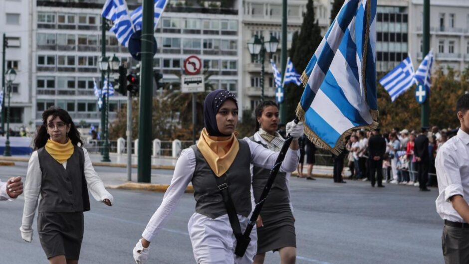 28η Οκτωβρίου / Οργή για διευθυντή σχολείου – Ζήτησε από παιδί μεταναστών 50 ευρώ για στεφάνι