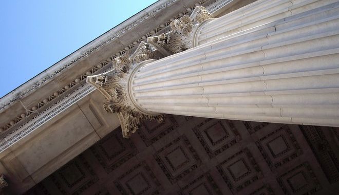 Πώς μας “κλέβουν” οι τράπεζες: Πληθωρισμός 12%, επιτόκιο 0,10%!