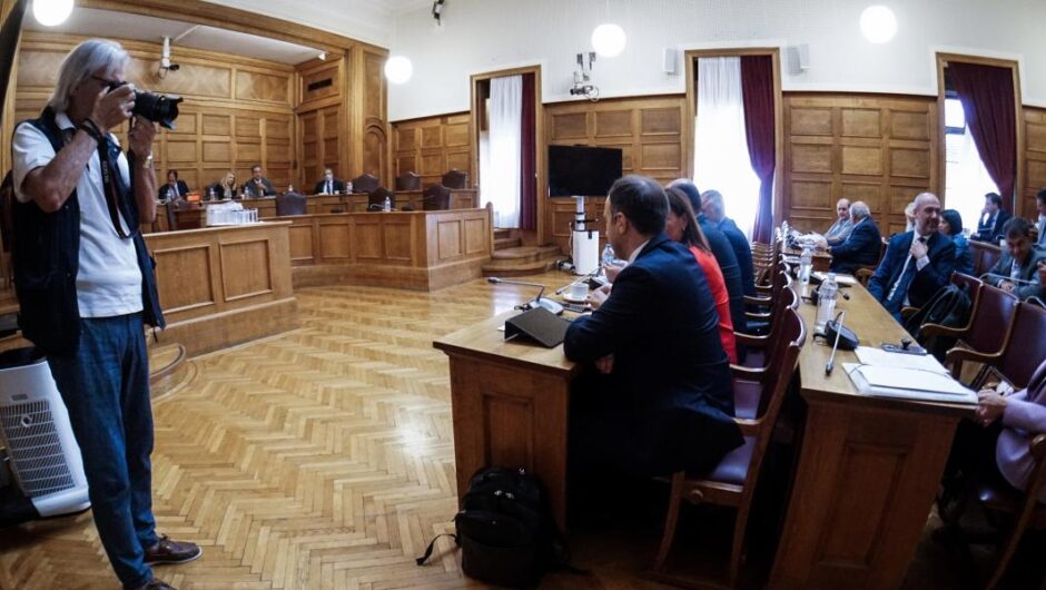 Σκάνδαλο υποκλοπών / Η κυβέρνηση επιβεβαιώνει την αδιανόητη απόπειρα κουκουλώματος