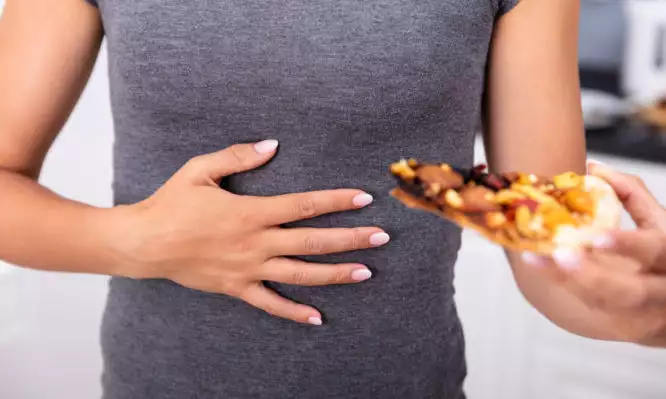 Γαστροοισοφαγική παλινδρόμηση: Λύση αν κάνετε αυτό με τους απλούς υδατάνθρακες