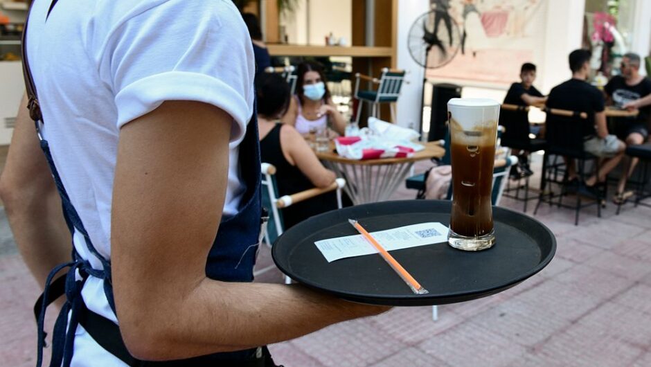 Ο καφές γίνεται… είδος πολυτελείας – «Άλμα» τιμών για το γάλα και τη ζάχαρη