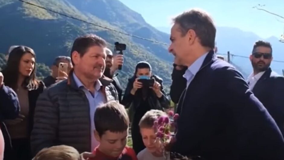 Μητσοτάκης σε νέες… περιπέτειες: Το σχολείο δεν έχει θέρμανση αλλά εκείνος ρώτησε αν έχει… διαδραστικό πίνακα (Video)
