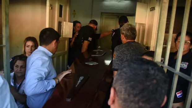 Παραγουάη: Αποπέμφθηκε υπουργός που επέτρεψε σε… φέρετρο να μπει στη φυλακή
